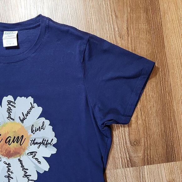 🔸️Blue w/White Daisy "I am..." Scoop Neck Short Sleeve Top Large - Picture 5 of 9